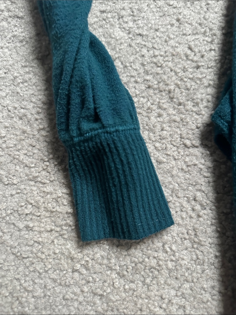 Abercrombie and Fitch soft and cozy V-neck bodysuit - Picture 5 of 8